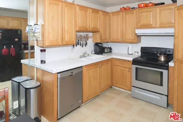 Tarzana, CA 91356,18547 Collins ST #B3