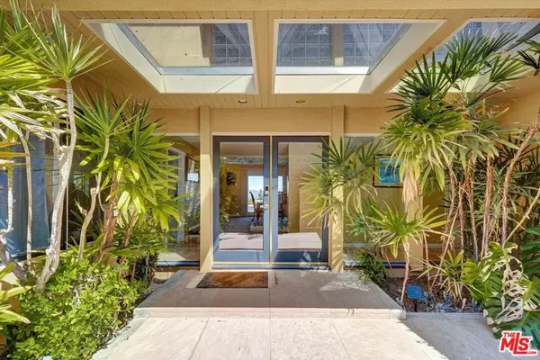 Woodland Hills, CA 91364,21749 Planewood DR