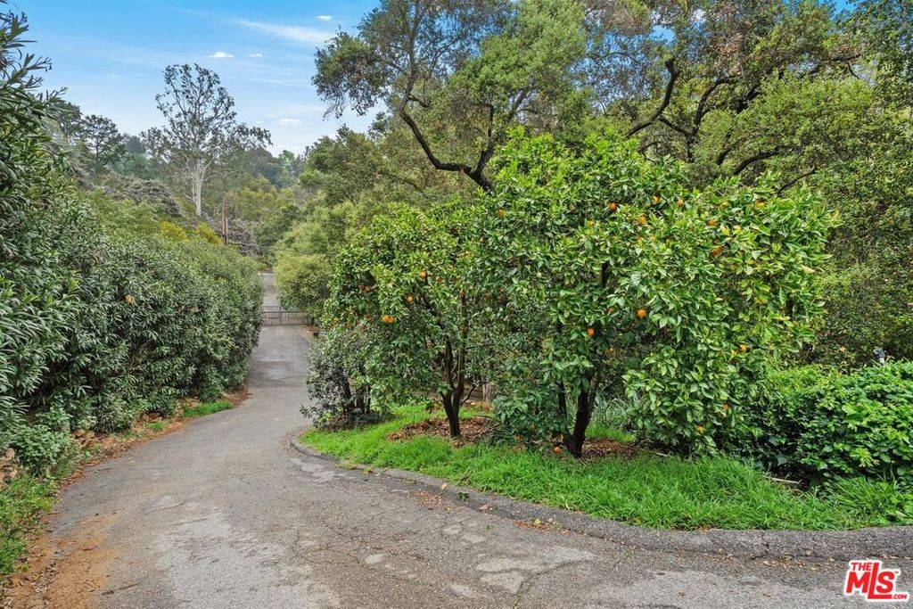 Los Angeles, CA 90049,1809 Melhill WAY