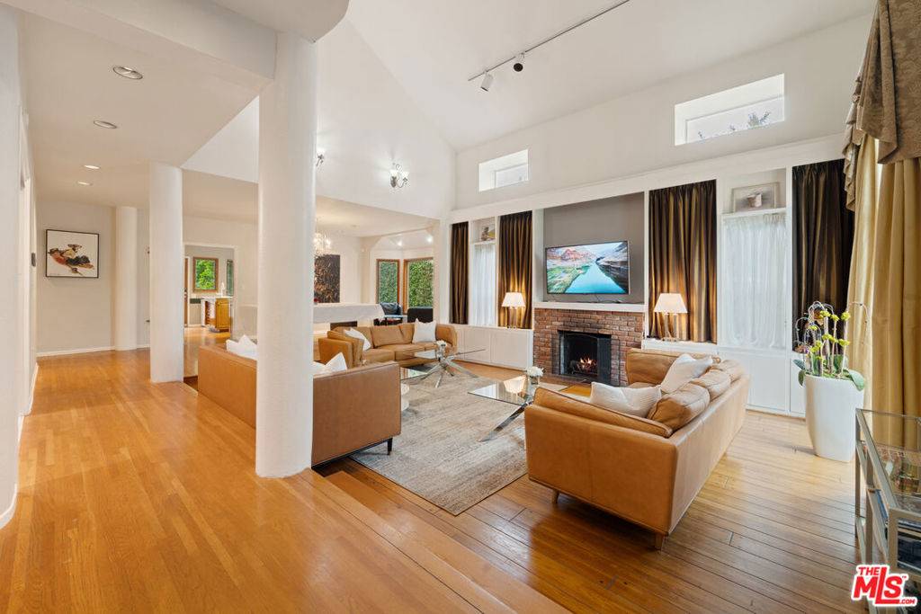119 S Kilkea DR, Los Angeles, CA 90048