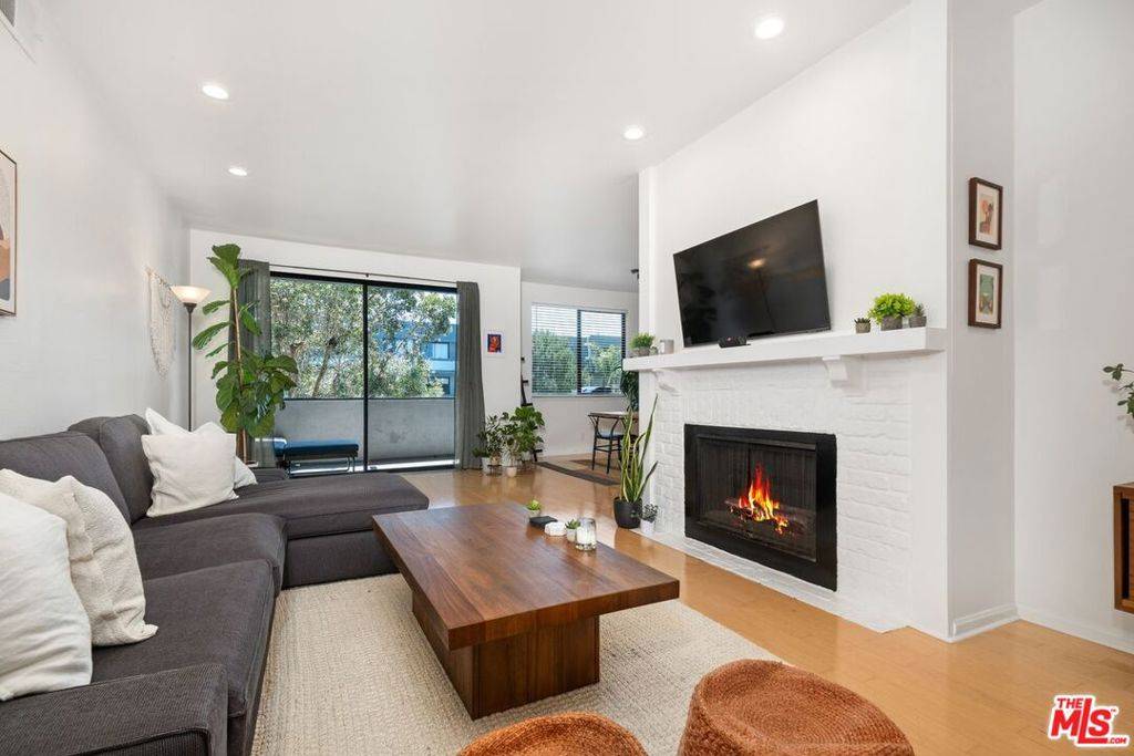 Marina Del Rey, CA 90292,306 BORA BORA WAY #206