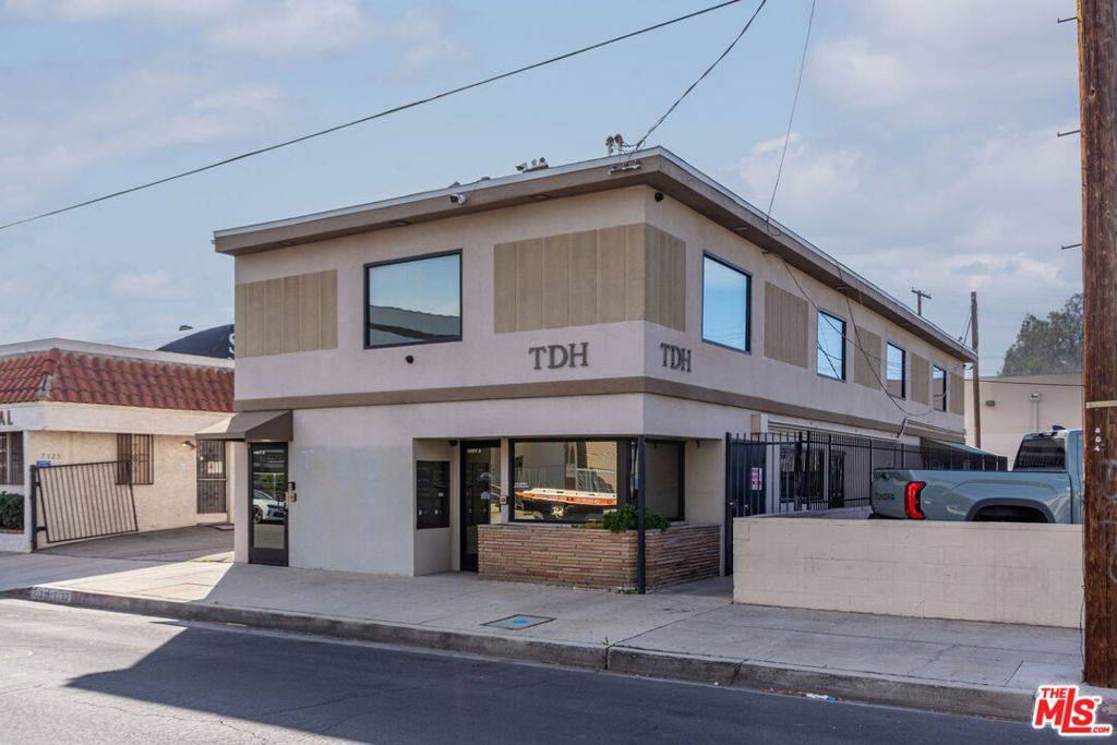 7131 Darby AVE, Reseda, CA 91335