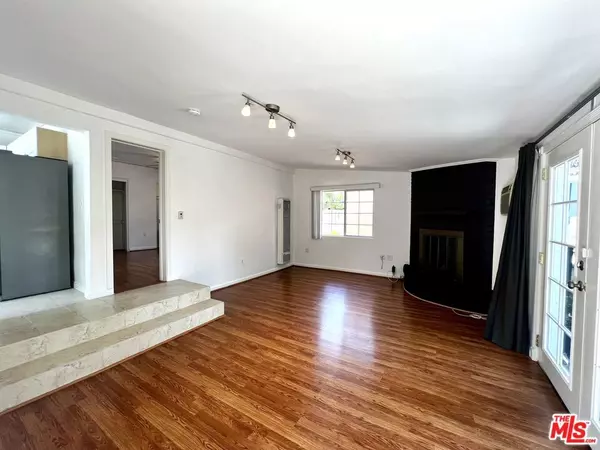 364 N San Vicente BLVD #B, West Hollywood, CA 90048