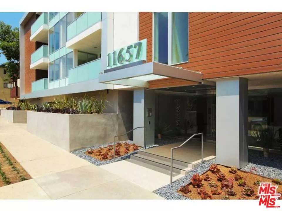 Los Angeles, CA 90049,11657 Chenault ST #104 -105