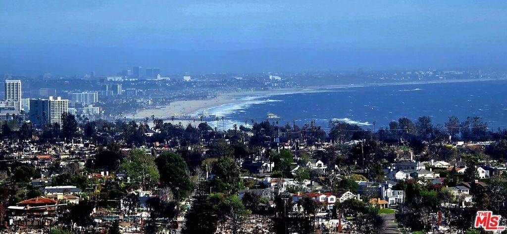 Pacific Palisades, CA 90272,920 Lachman LN