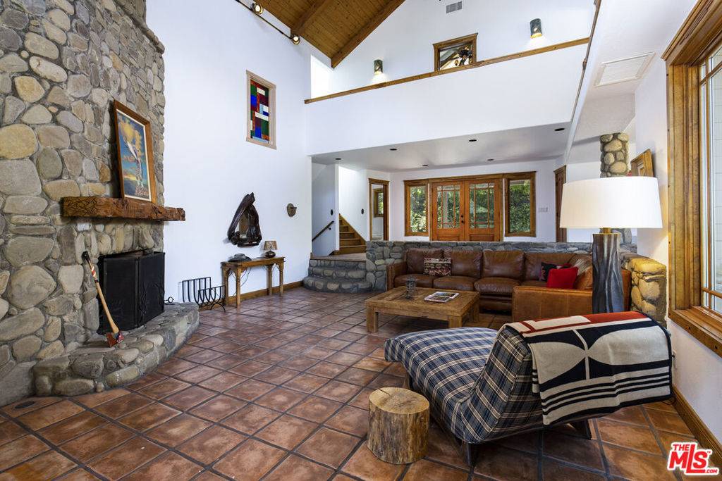 Ojai, CA 93023,10901 CREEK RD