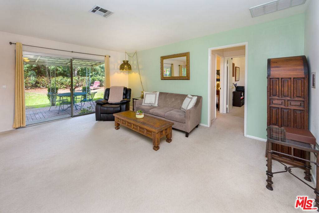 Woodland Hills, CA 91367,6267 Le Sage AVE