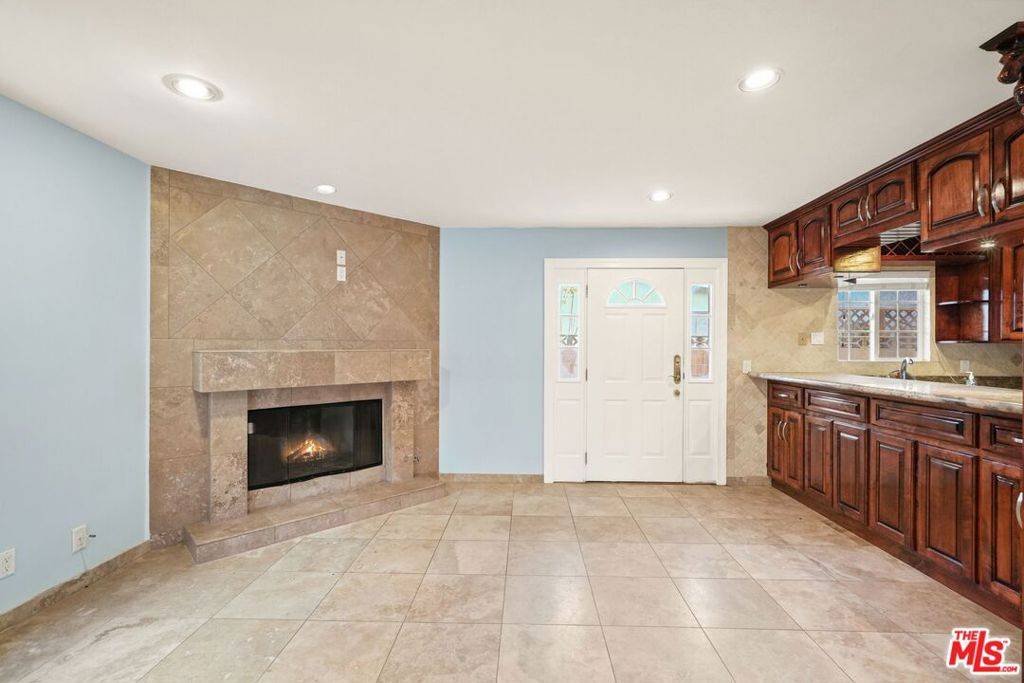 Oxnard, CA 93035,148 Van Nuys AVE