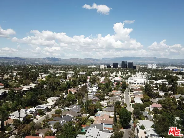 Woodland Hills, CA 91364,5210 N Baza AVE