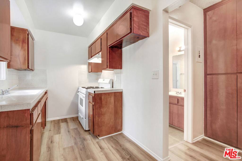 Hawthorne, CA 90250,14108 Doty AVE #29