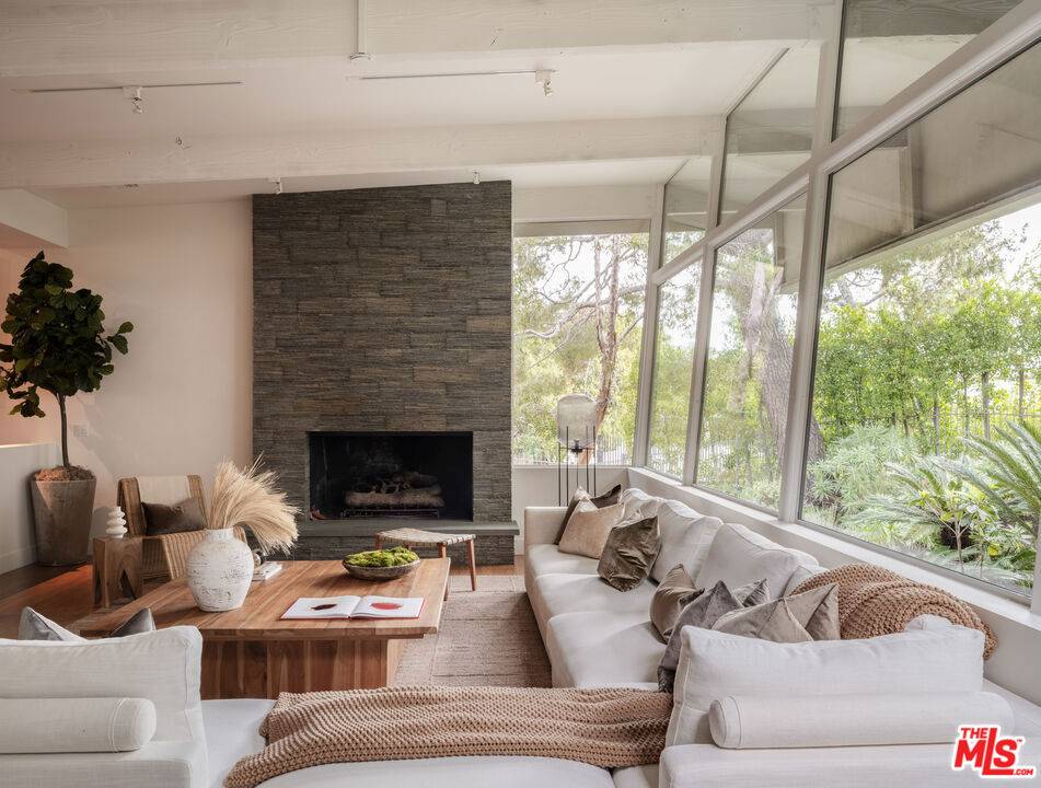 Beverly Hills, CA 90210,1575 Carla Ridge