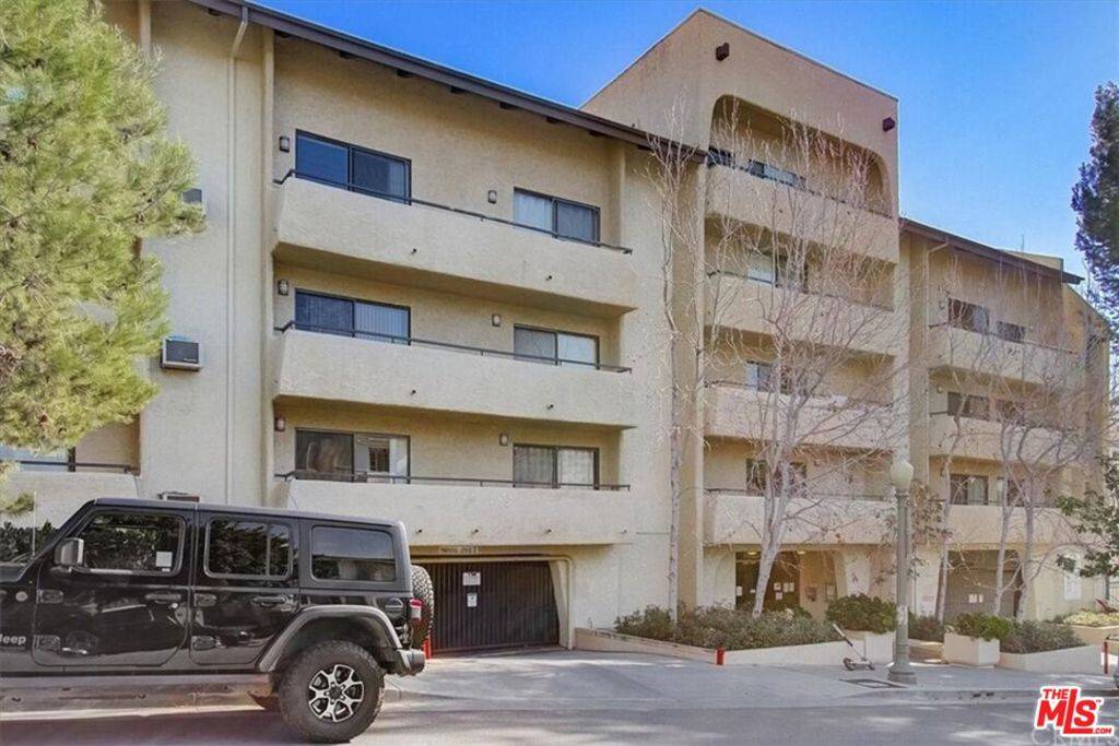 Los Angeles, CA 90024,10982 Roebling AVE #457