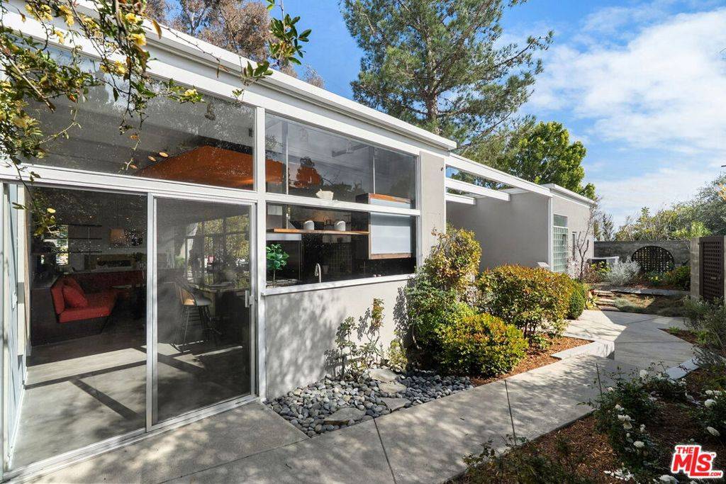Los Angeles, CA 90049,920 N Kenter AVE