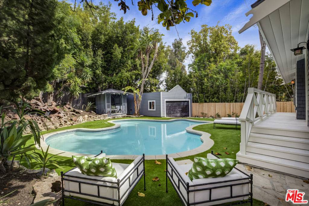 Los Angeles, CA 90068,1926 N Wilton PL