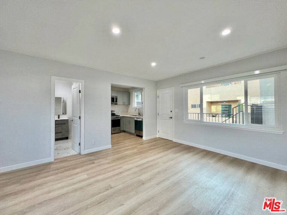 Los Angeles, CA 90049,901 S Barrington AVE