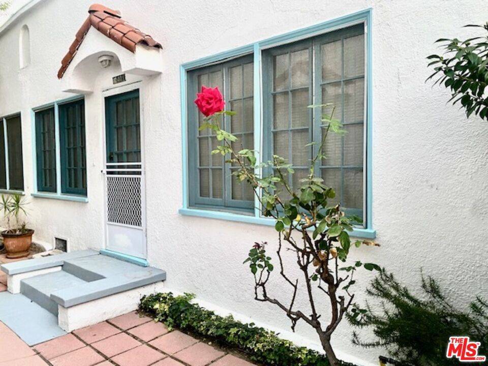 West Hollywood, CA 90069,1040 N Sweetzer AVE #1/2