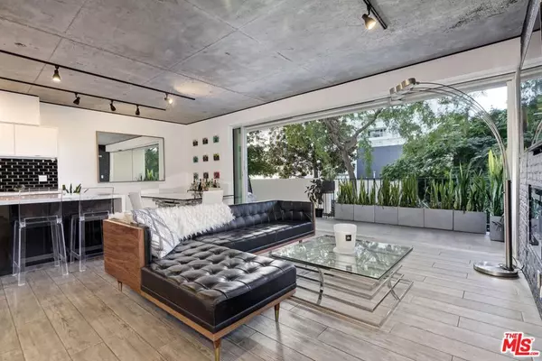West Hollywood, CA 90069,818 N Doheny DR #203