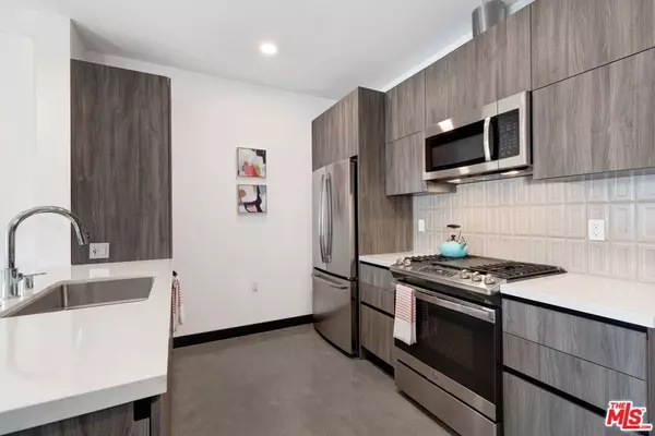 Los Angeles, CA 91602,11036 Moorpark ST #315