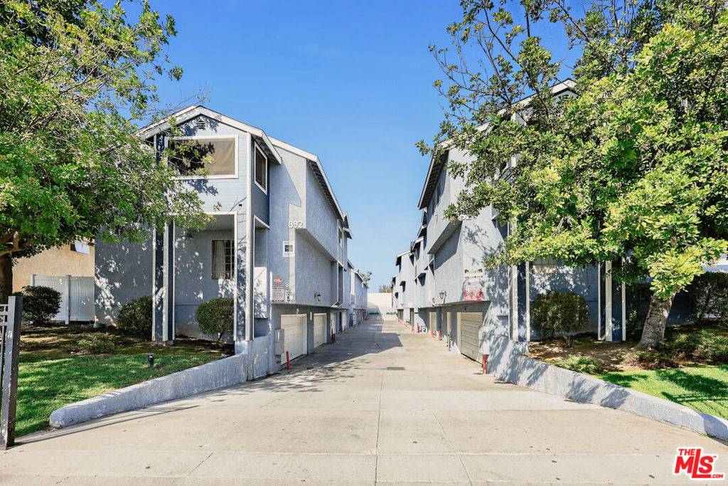 Montebello, CA 90640,862 W Mines AVE