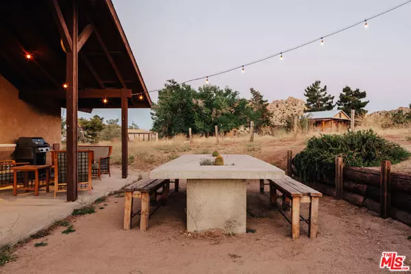 Pioneertown, CA 92268,5433 William S Hart RD