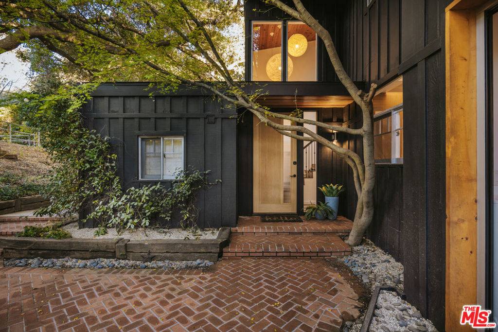 Calabasas, CA 91302,551 Mountain Green DR