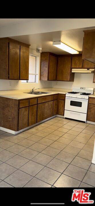 Joshua Tree, CA 92252,61627 Capilla DR