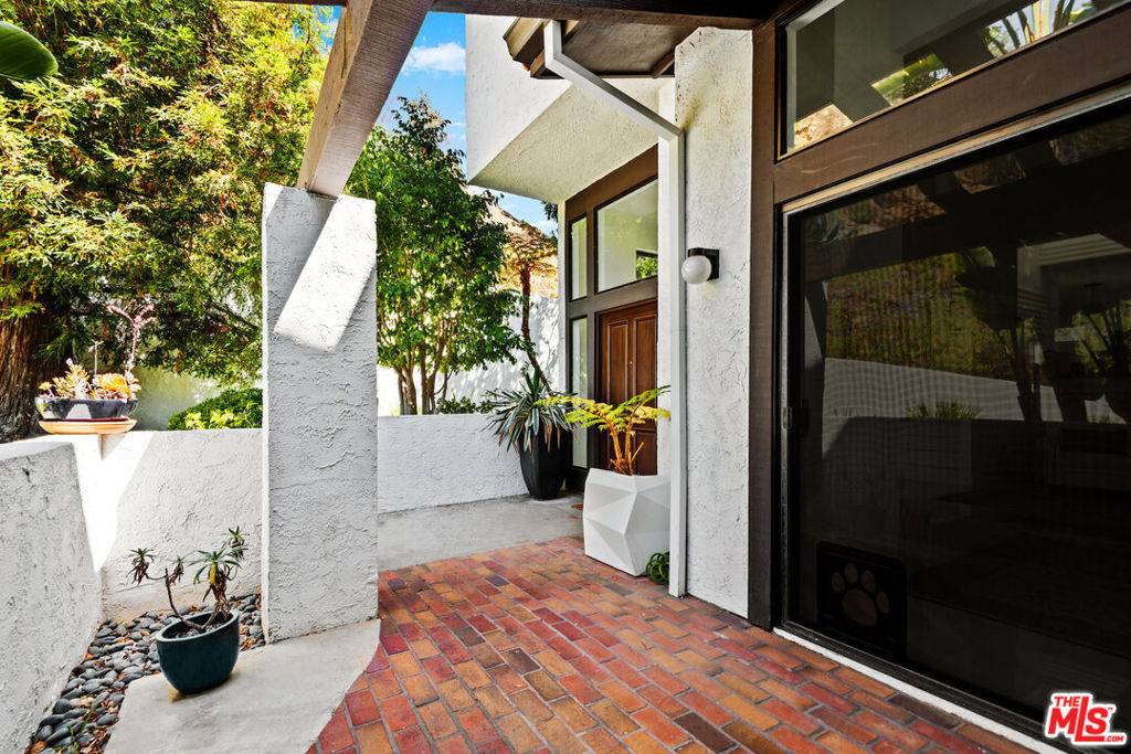 Pacific Palisades, CA 90272,1671 Michael LN