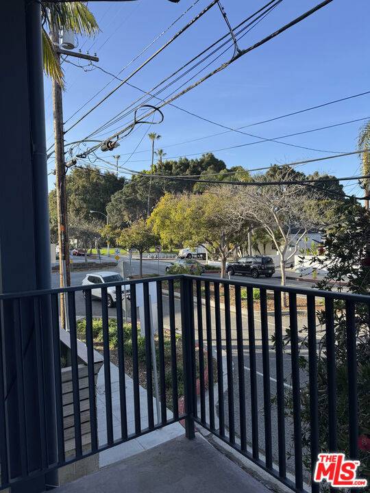 Santa Monica, CA 90405,2233 4th ST #1