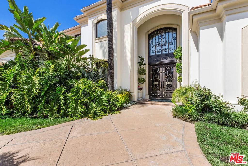 Calabasas, CA 91302,5418 Amber CIR