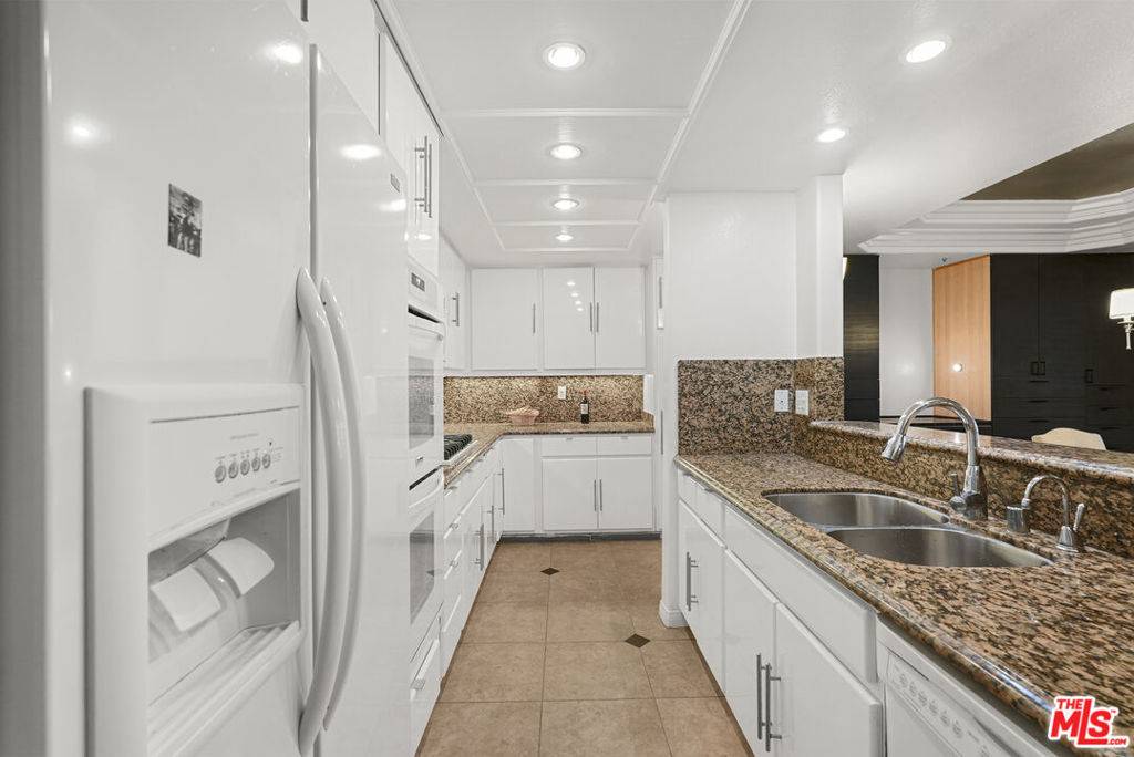 Encino, CA 91316,5224 Zelzah AVE #207
