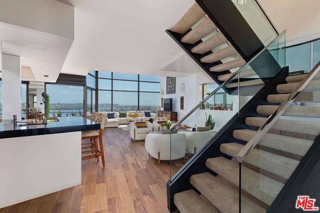 Marina Del Rey, CA 90292,4335 Marina City Drive #PH34
