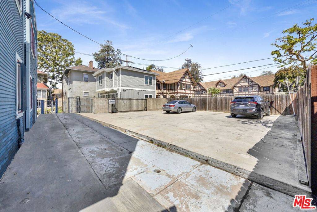 Los Angeles, CA 90007,2620 Magnolia AVE