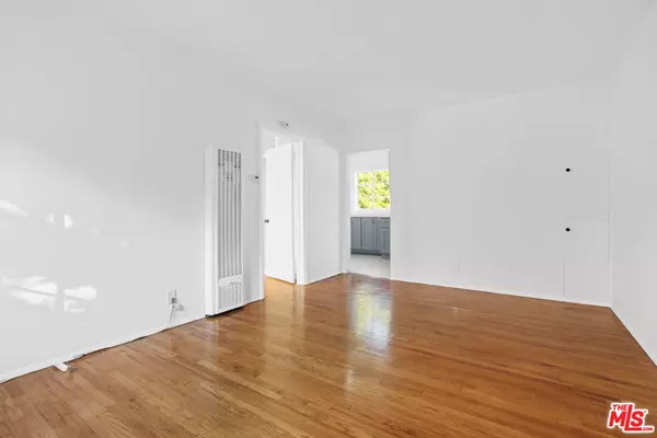 Beverly Hills, CA 90211,238 N Almont DR #240 1/2