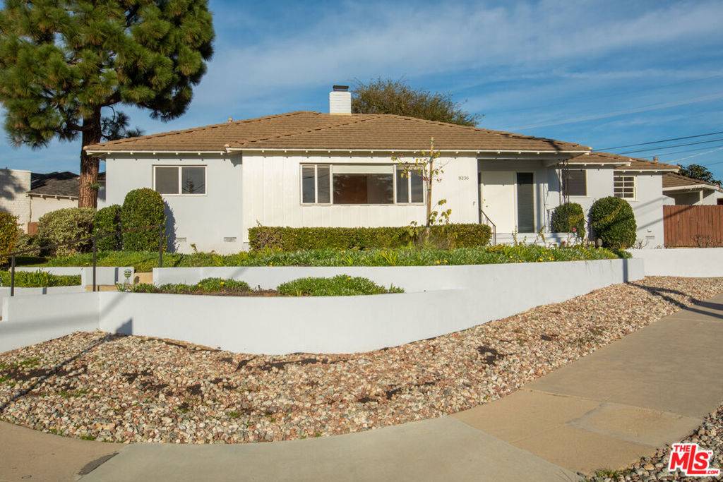 8136 LOYOLA BLVD, Los Angeles, CA 90045