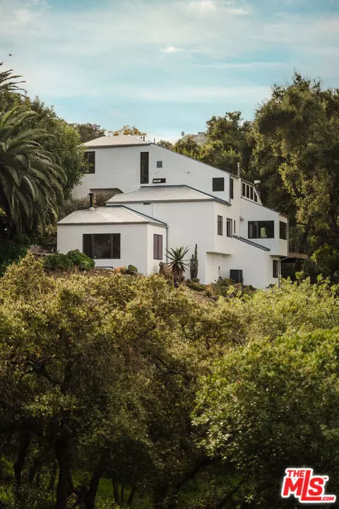 2002 Tuna Canyon RD, Topanga, CA 90290