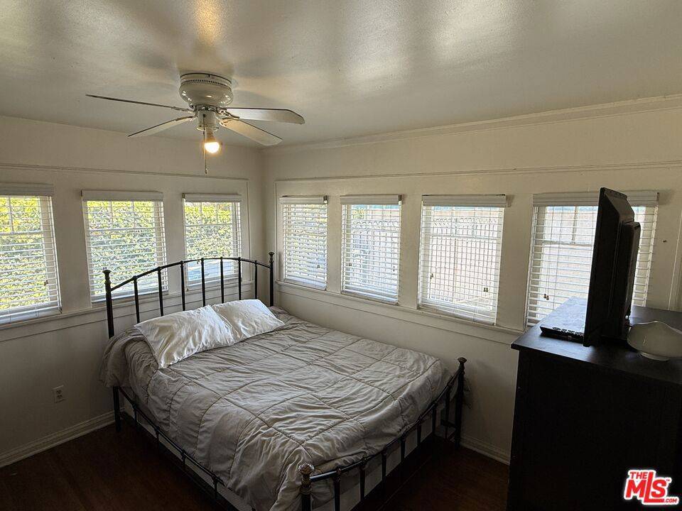 Huntington Park, CA 90255,7034 Miles AVE
