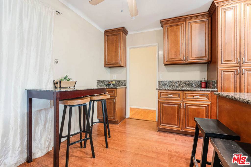 Los Angeles, CA 90077,10306 Seabury LN
