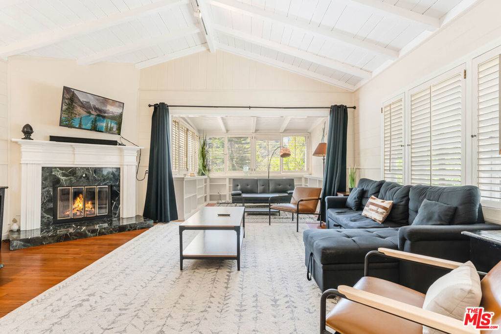 10306 Seabury LN, Los Angeles, CA 90077