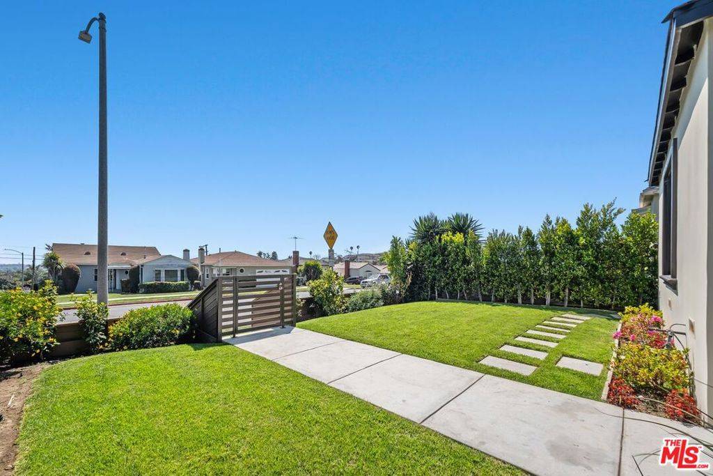 Los Angeles, CA 90043,4401 W 58th PL