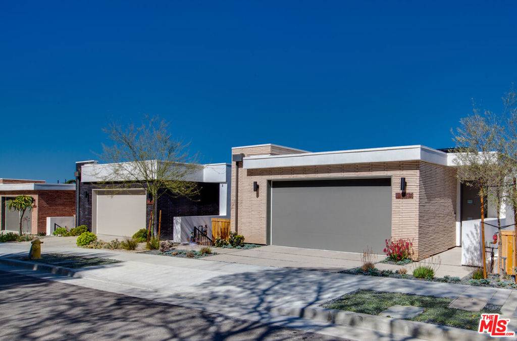 Los Angeles, CA 90026,1637 N Bruce CT