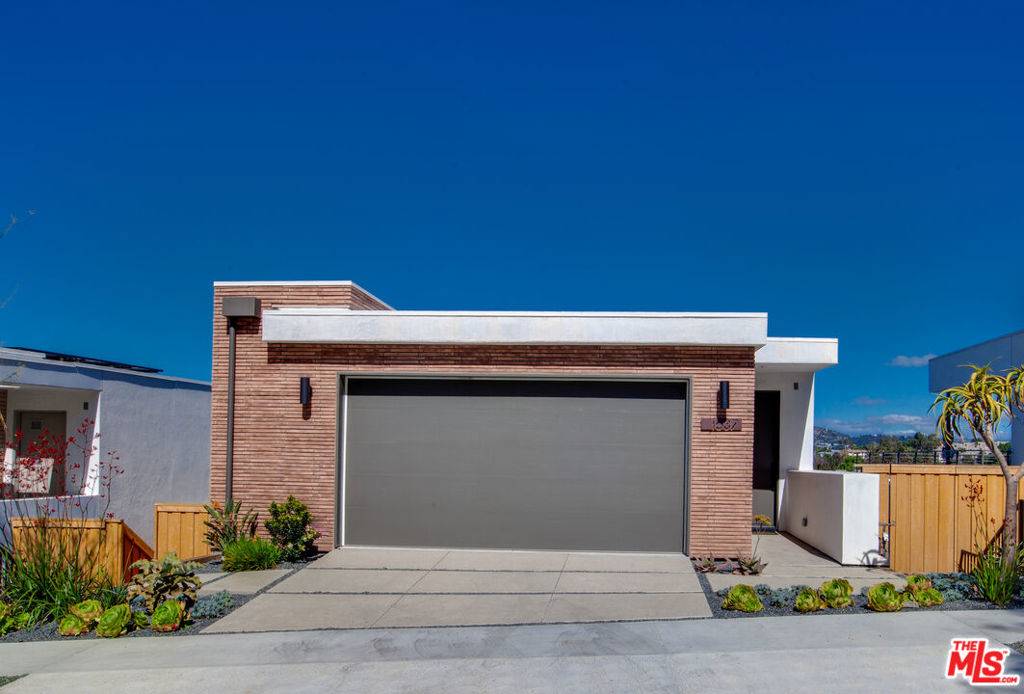 1637 N Bruce CT, Los Angeles, CA 90026