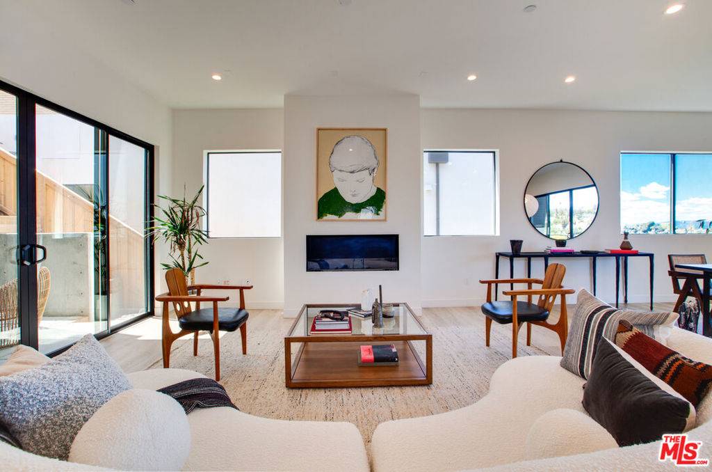 Los Angeles, CA 90026,1649 N Bruce CT