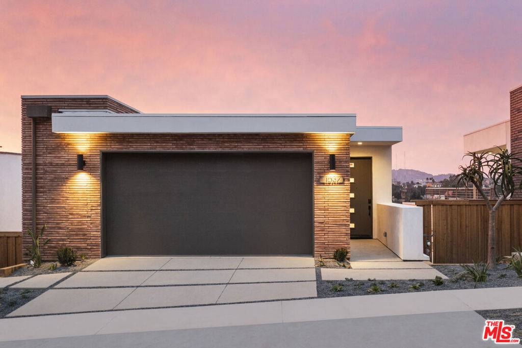 1653 N Bruce CT, Los Angeles, CA 90026