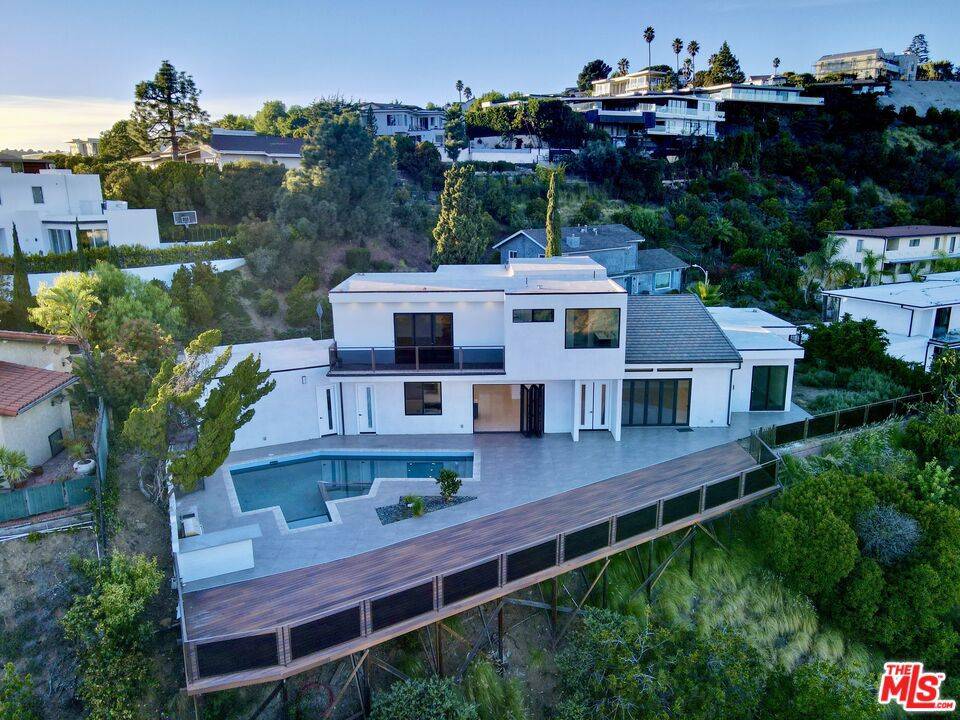 2260 Apollo DR, Los Angeles, CA 90046