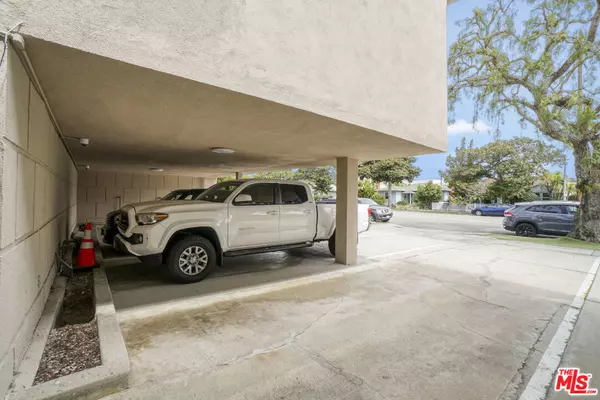 Los Angeles, CA 90066,3651 Mclaughlin AVE