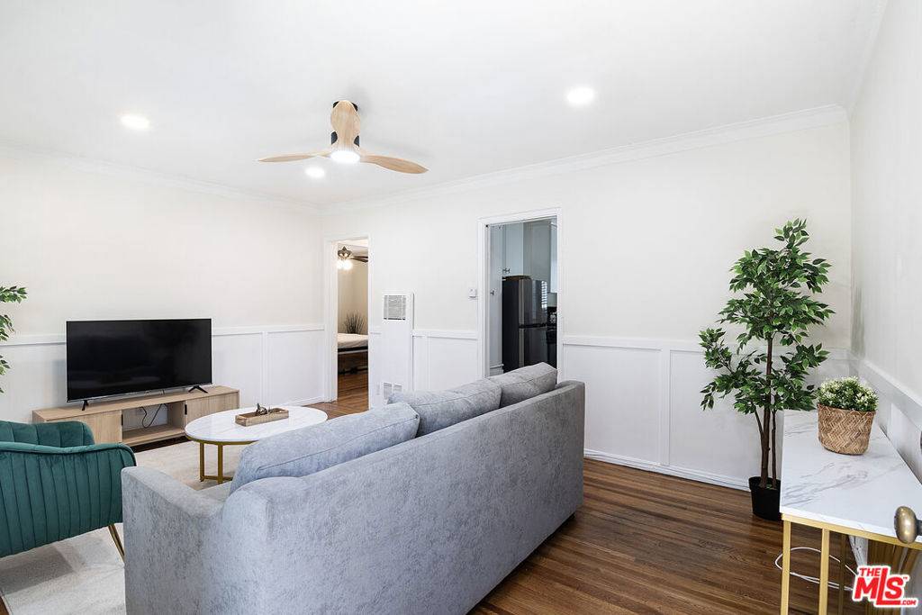 Los Angeles, CA 90046,1519 N Laurel AVE #5
