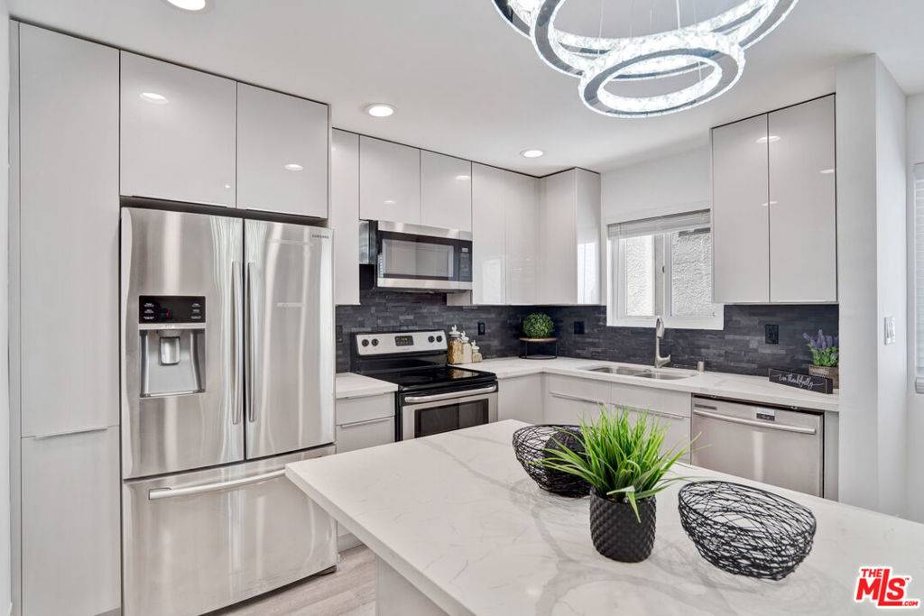 10614 Eastborne AVE #203, Los Angeles, CA 90024
