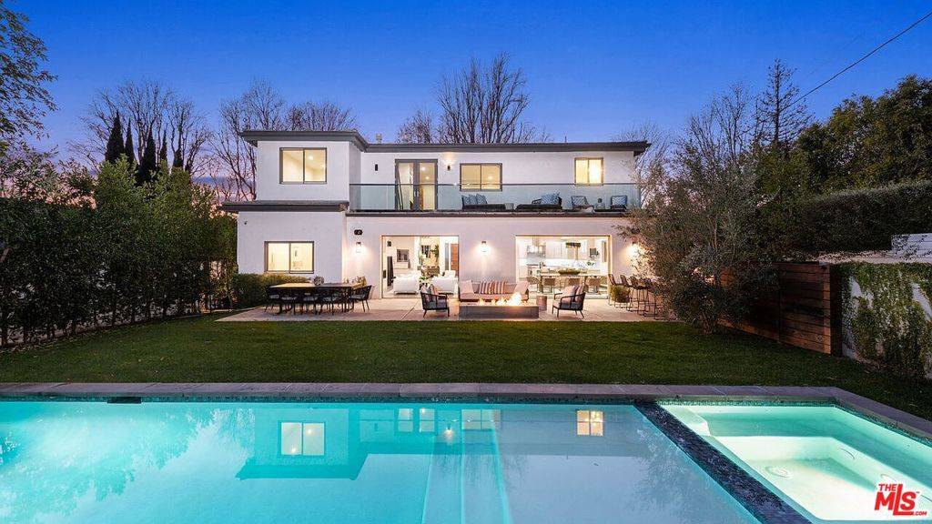 2408 Castle Heights AVE, Los Angeles, CA 90034