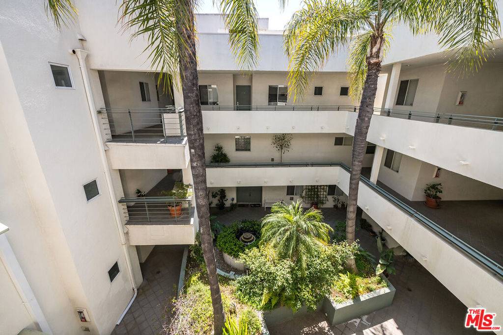 Studio City, CA 91604,4326 Babcock AVE #305