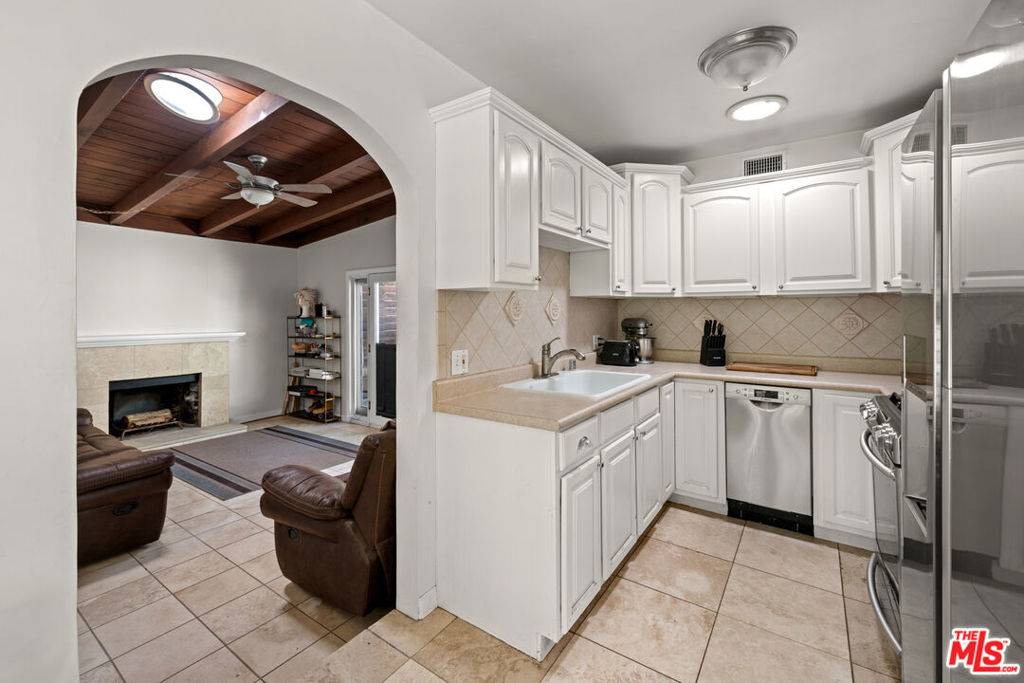 Redondo Beach, CA 90278,2621 Voorhees AVE